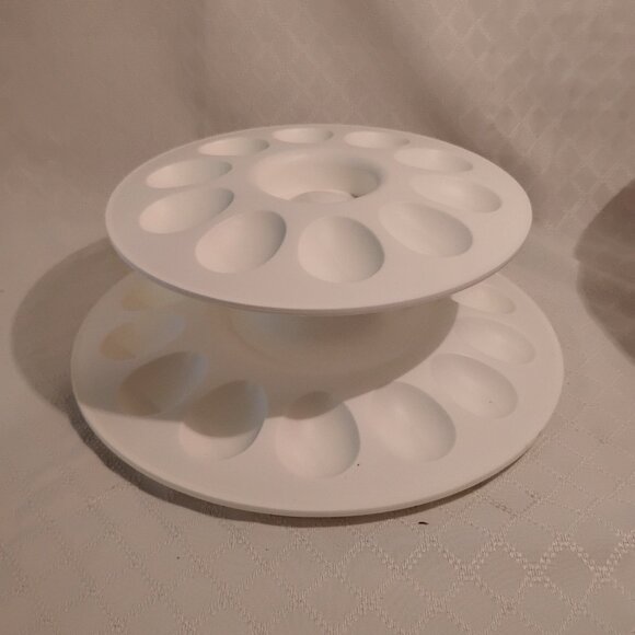 Tupperware Cake/Egg Taker - Picture 5 of 10